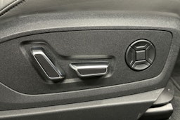musta Audi Q8 e-tron 2024 kuva 21.