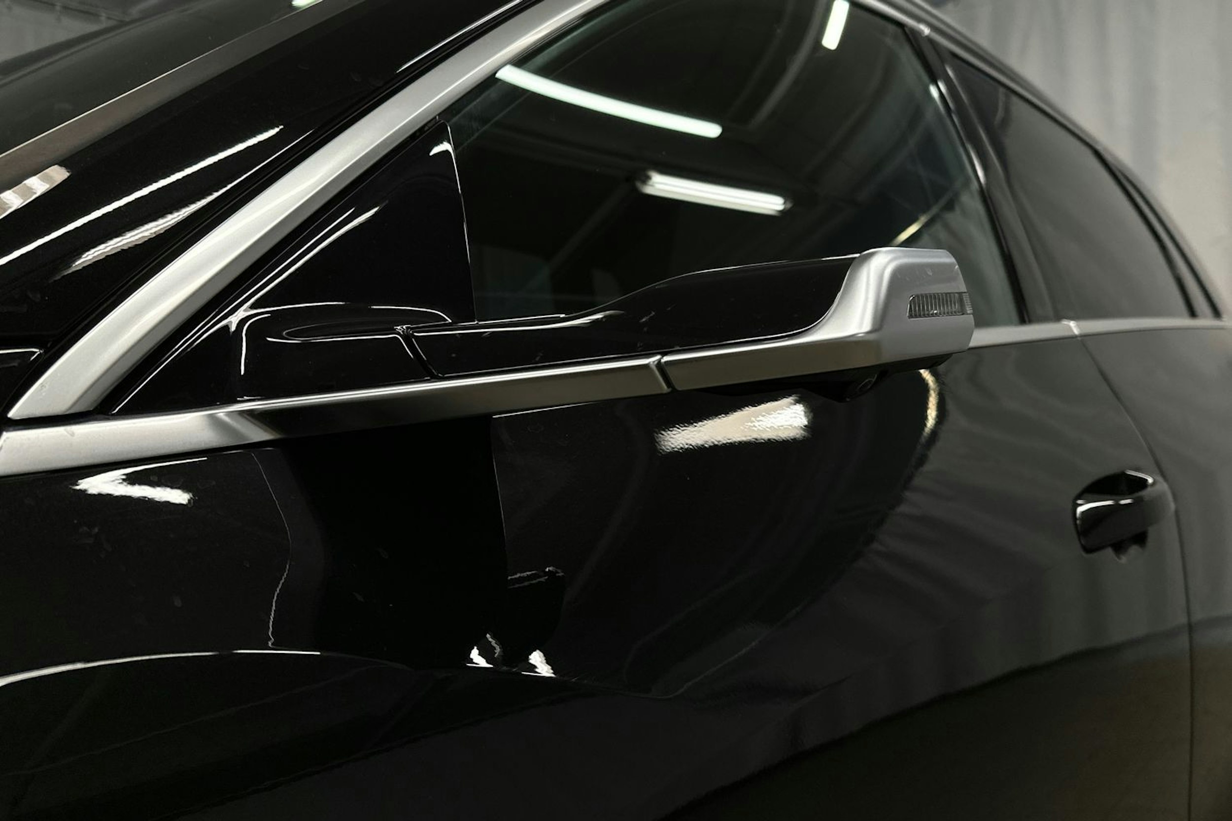 musta Audi Q8 e-tron 2024 kuva 22.