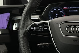 musta Audi Q8 e-tron 2024 kuva 25.