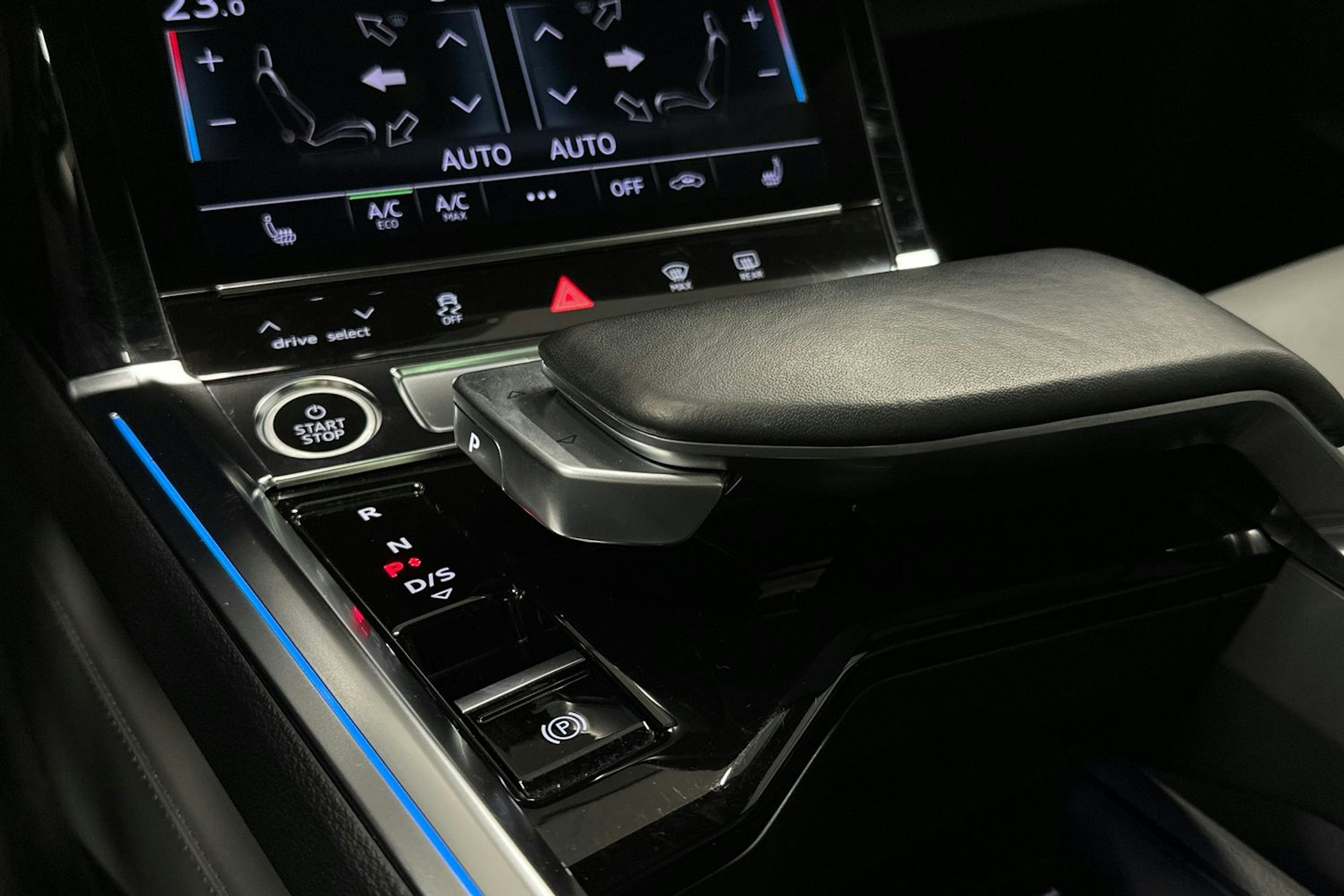 musta Audi Q8 e-tron 2024 kuva 30.