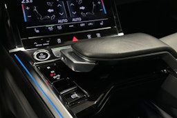 musta Audi Q8 e-tron 2024 kuva 30.
