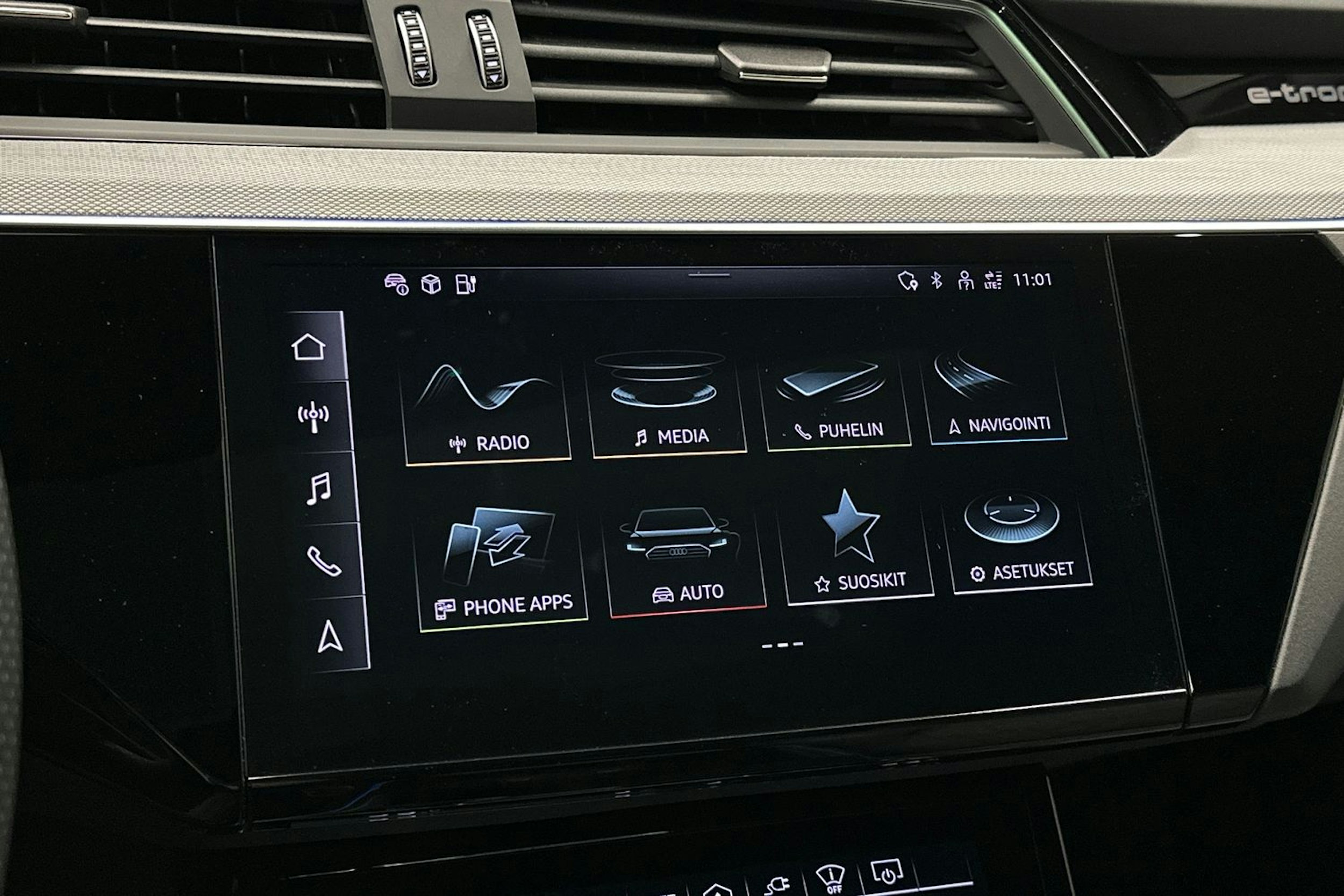 musta Audi Q8 e-tron 2024 kuva 32.