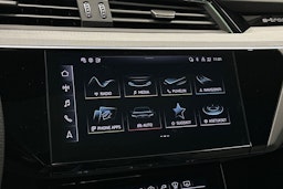 musta Audi Q8 e-tron 2024 kuva 32.