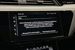 musta Audi Q8 e-tron 2024 kuva 34.