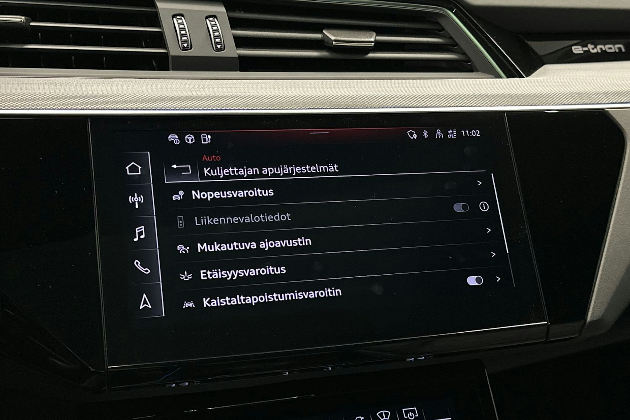musta Audi Q8 e-tron 2024 kuva 35.