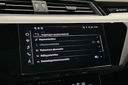 musta Audi Q8 e-tron 2024 kuva 35.