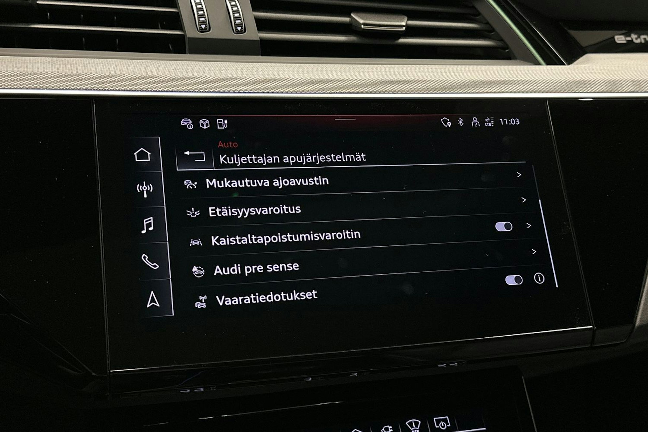musta Audi Q8 e-tron 2024 kuva 36.