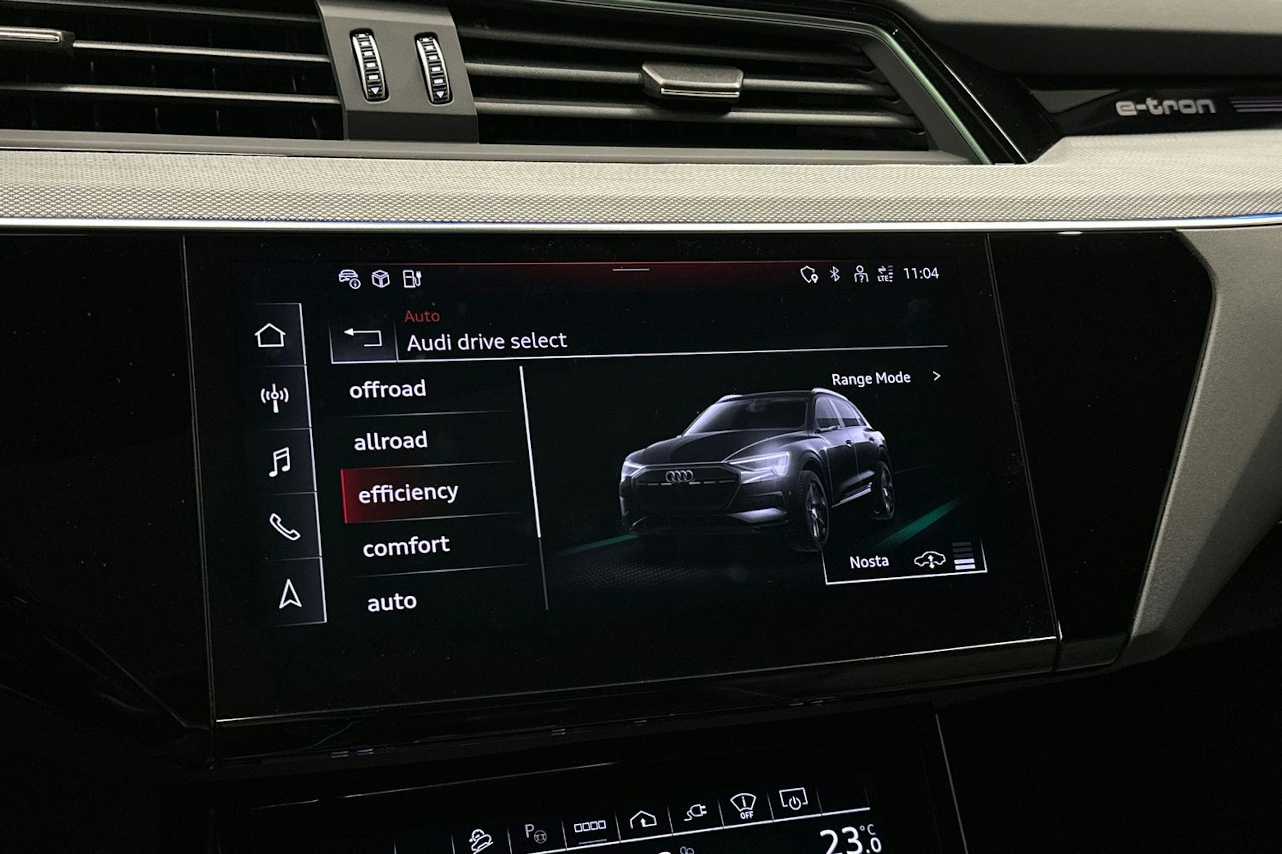 musta Audi Q8 e-tron 2024 kuva 38.