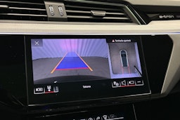 musta Audi Q8 e-tron 2024 kuva 40.