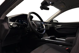 harmaa Audi Q8 e-tron 2024 kuva 6.