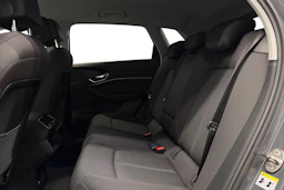 harmaa Audi Q8 e-tron 2024 kuva 8.