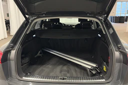 harmaa Audi Q8 e-tron 2024 kuva 11.