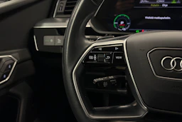 harmaa Audi Q8 e-tron 2024 kuva 17.