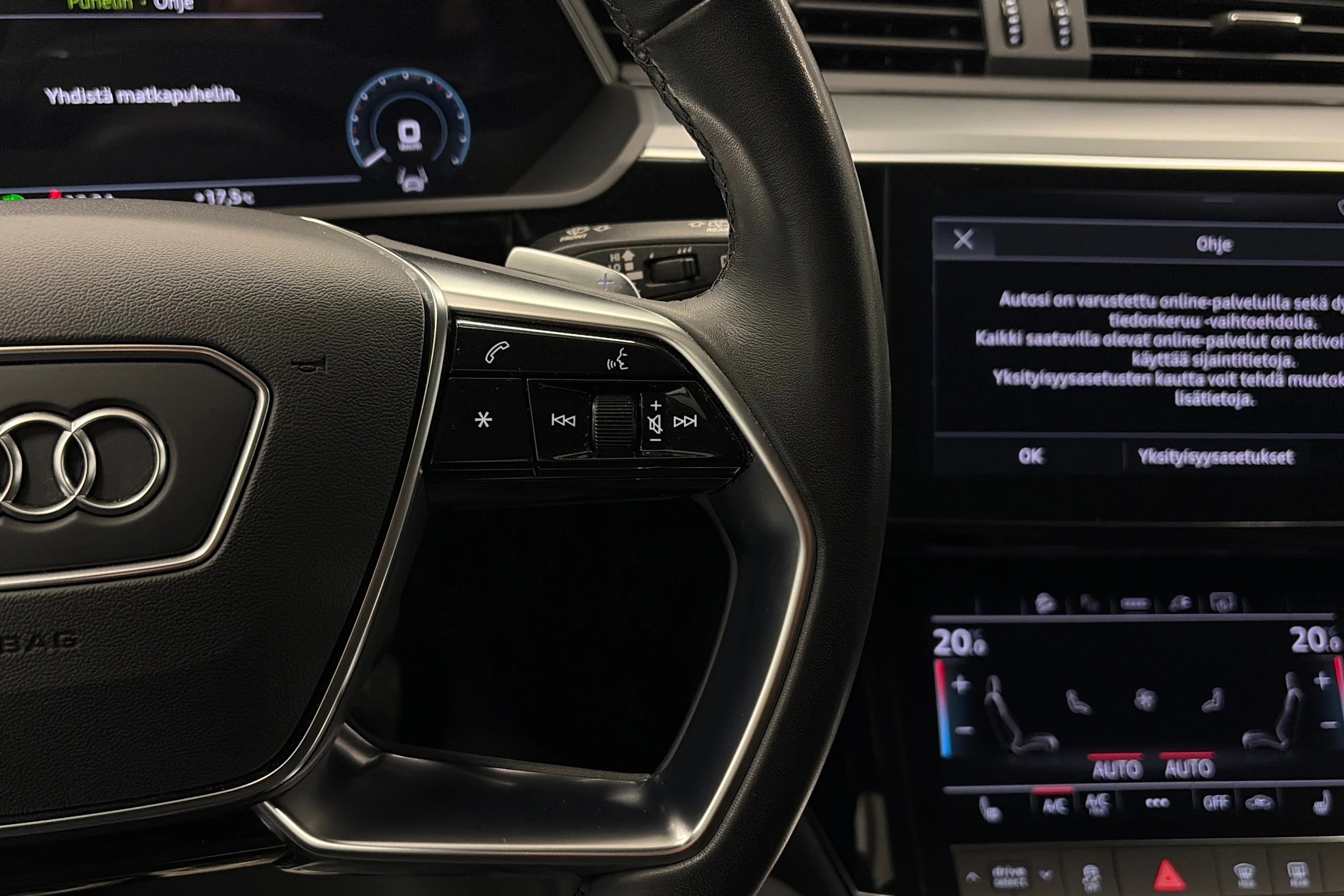 harmaa Audi Q8 e-tron 2024 kuva 18.