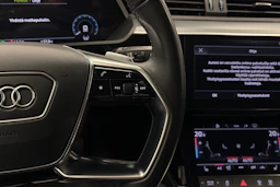 harmaa Audi Q8 e-tron 2024 kuva 18.