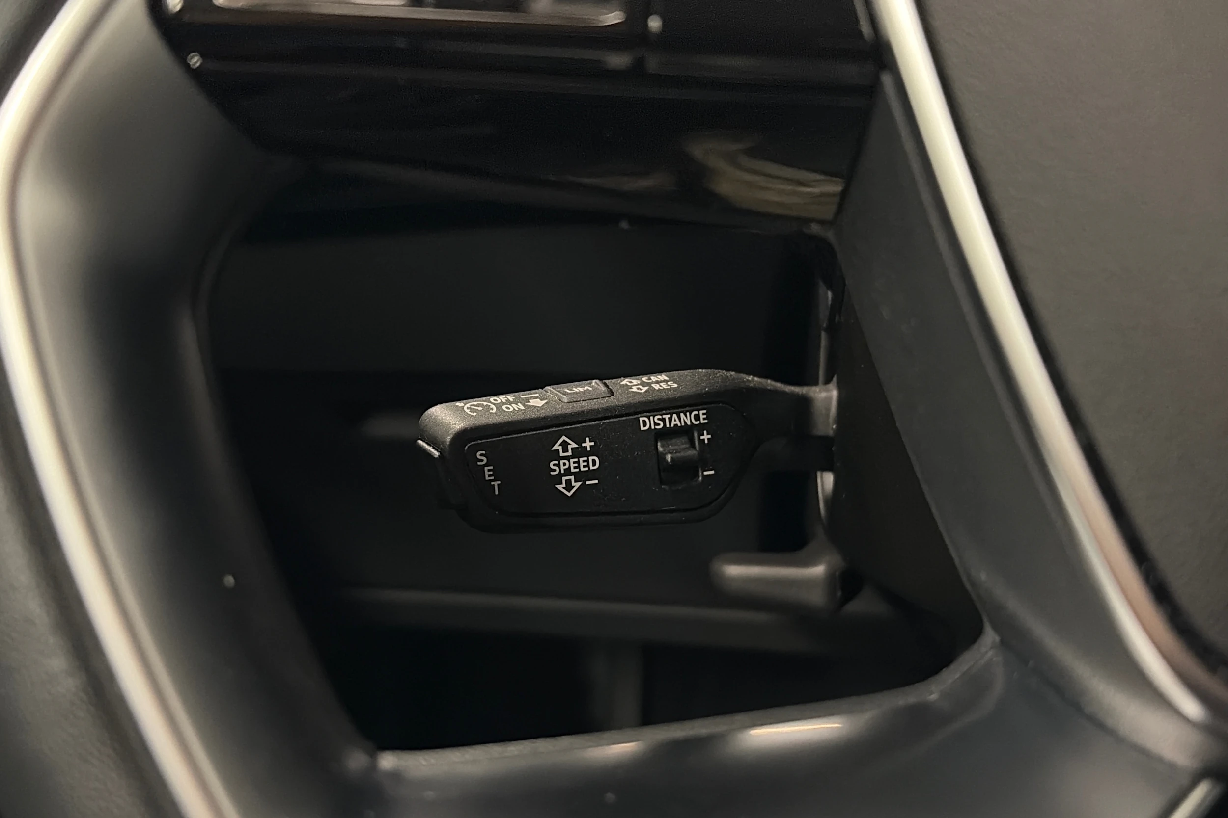 harmaa Audi Q8 e-tron 2024 kuva 21.