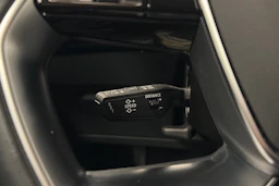 harmaa Audi Q8 e-tron 2024 kuva 21.