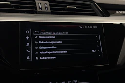 harmaa Audi Q8 e-tron 2024 kuva 22.