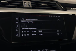 harmaa Audi Q8 e-tron 2024 kuva 25.