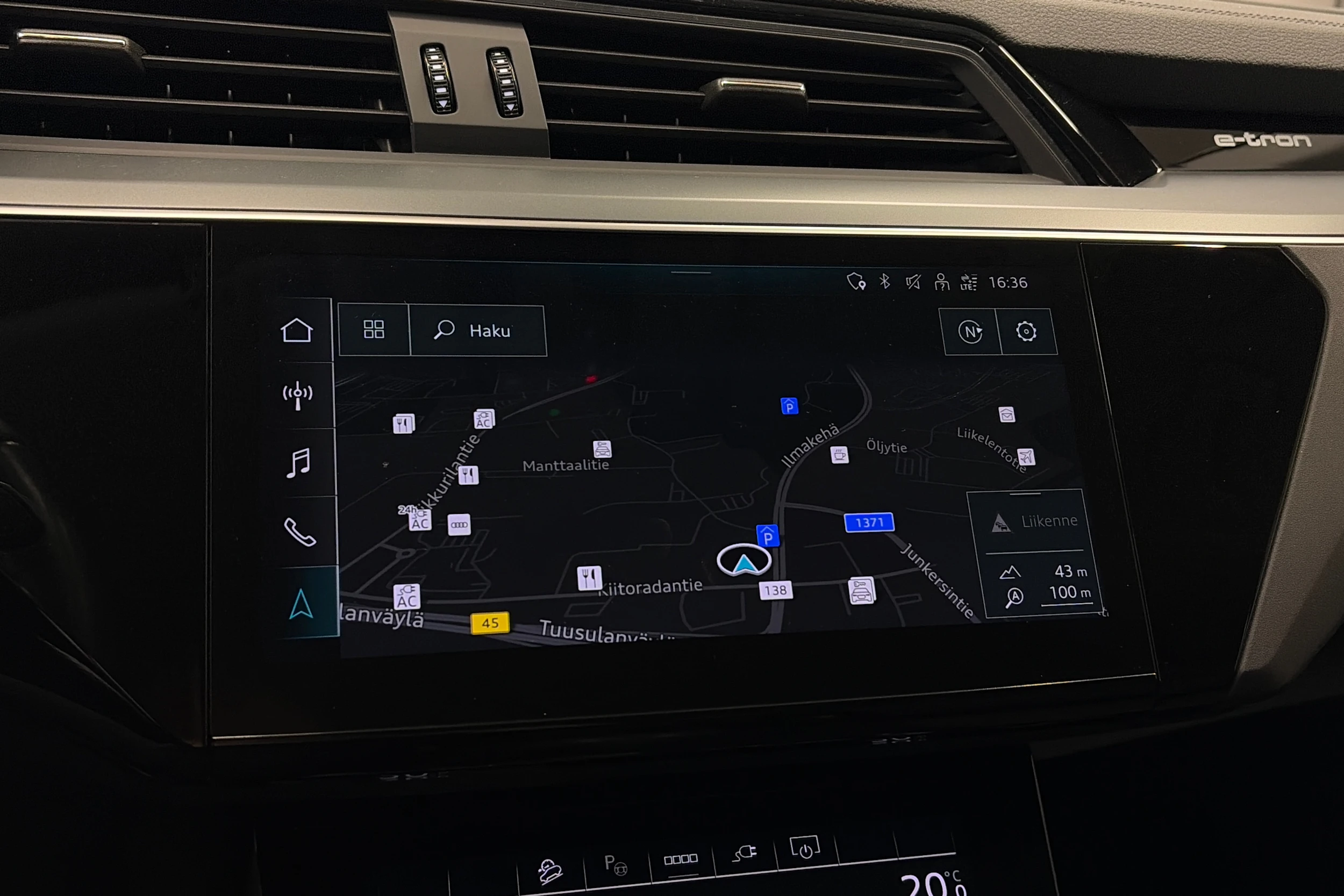 harmaa Audi Q8 e-tron 2024 kuva 27.