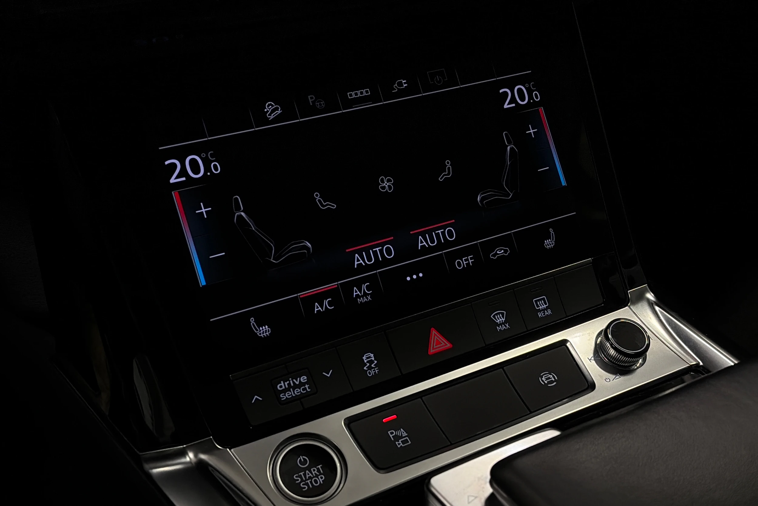 harmaa Audi Q8 e-tron 2024 kuva 29.