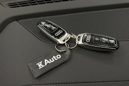 harmaa Audi Q8 e-tron 2024 kuva 32.