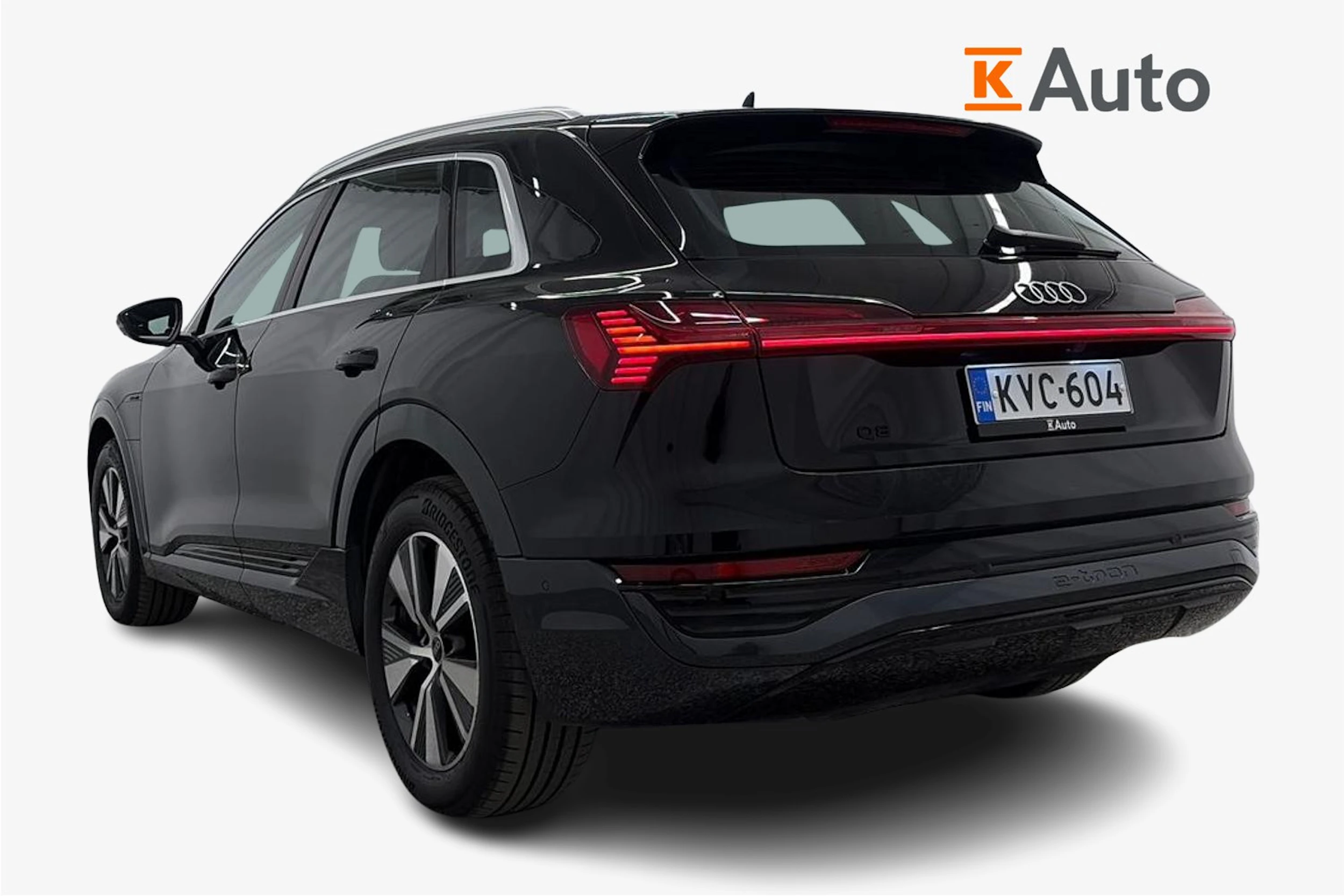 musta Audi Q8 e-tron 2024 kuva 3.