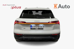 Valkoinen Audi Q8 e-tron 2024 kuva 3.