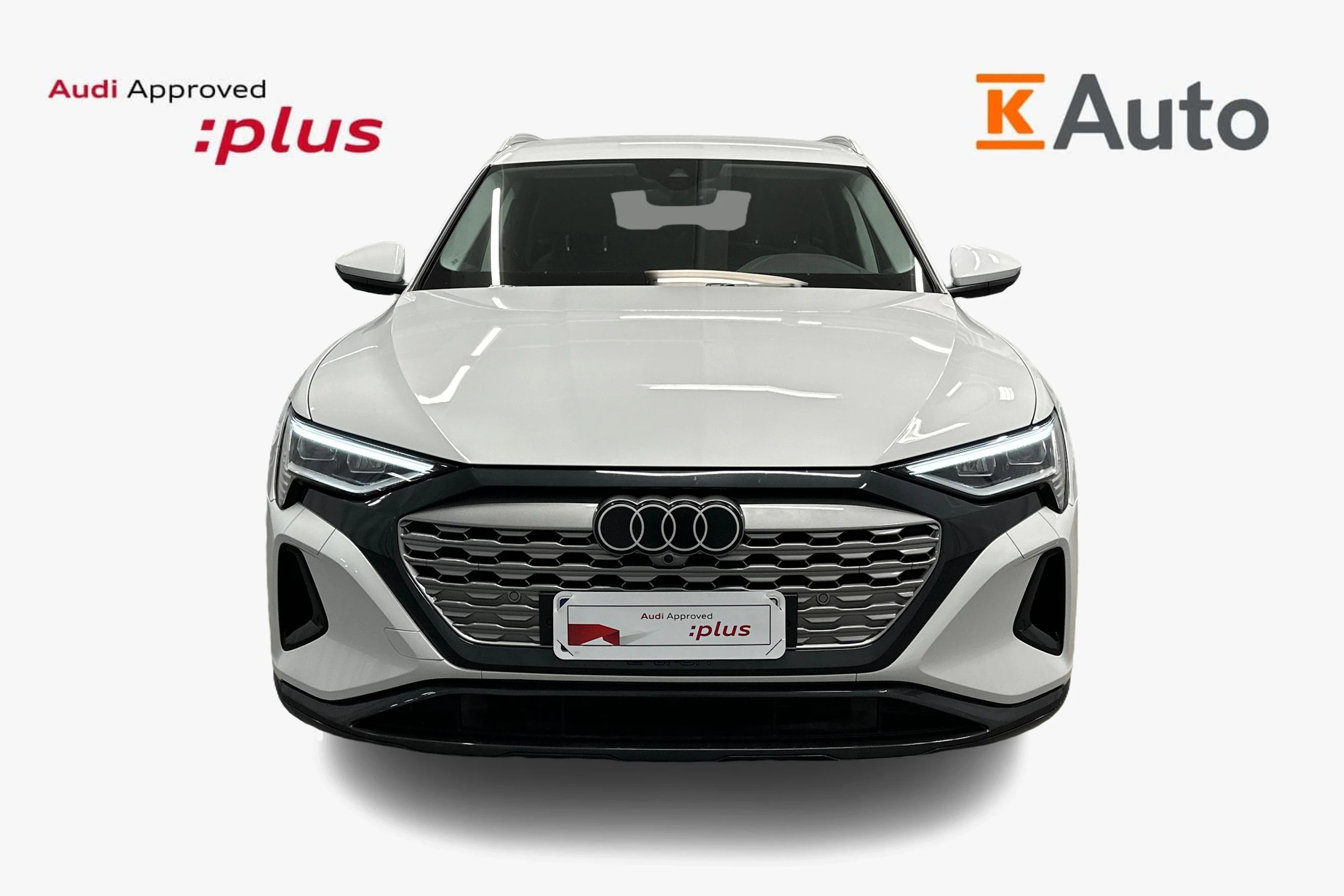 Valkoinen Audi Q8 e-tron 2024 kuva 4.