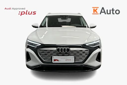 Valkoinen Audi Q8 e-tron 2024 kuva 4.