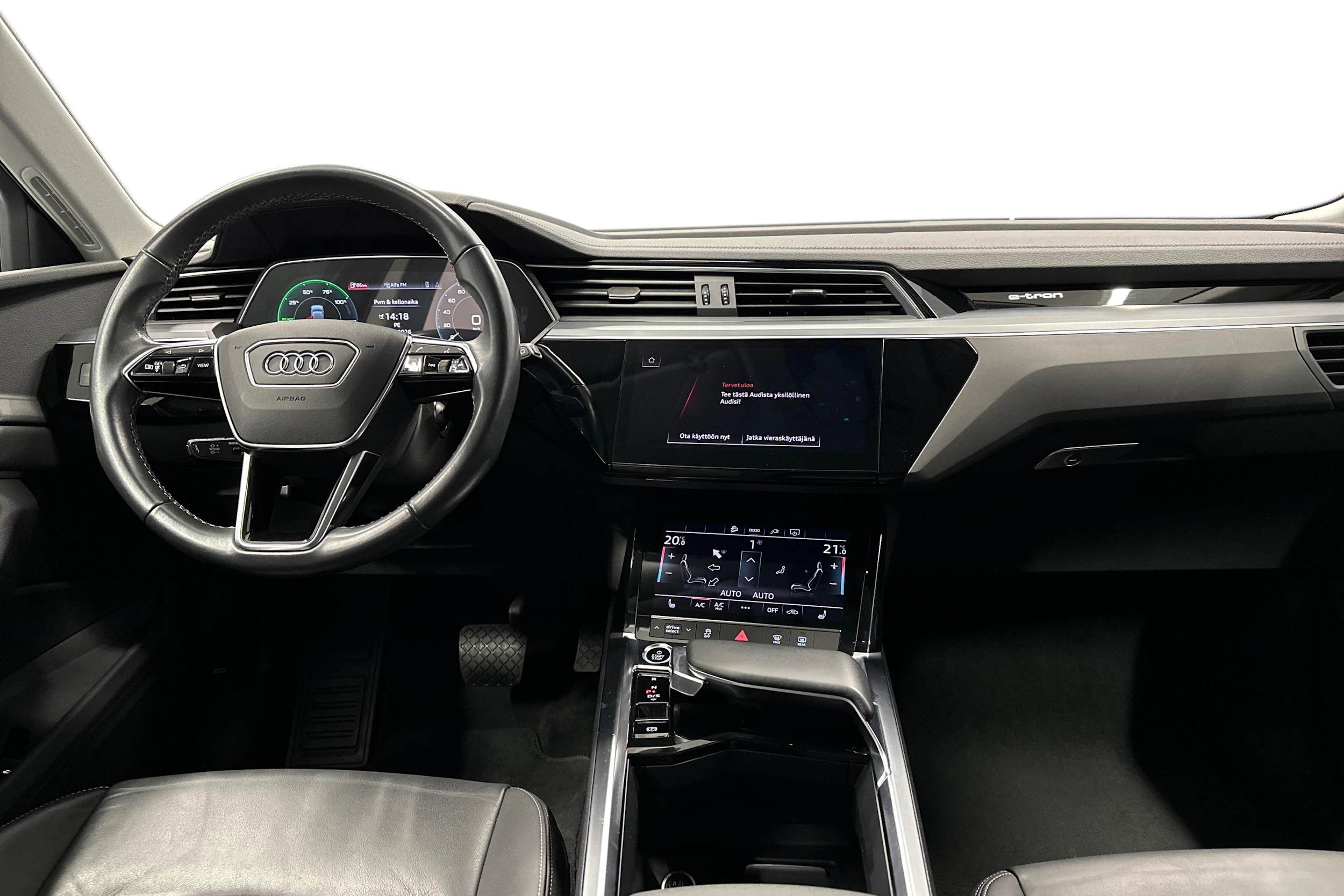 Valkoinen Audi Q8 e-tron 2024 kuva 7.