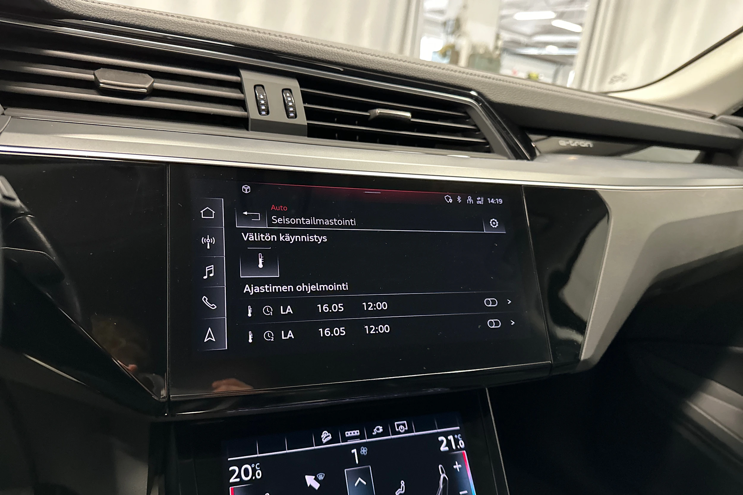 Valkoinen Audi Q8 e-tron 2024 kuva 20.