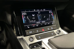 Valkoinen Audi Q8 e-tron 2024 kuva 24.