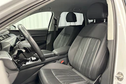 Valkoinen Audi Q8 e-tron 2024 kuva 26.