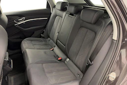 Ruskea (beige) Audi Q8 e-tron 2024 kuva 8.