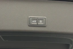 Ruskea (beige) Audi Q8 e-tron 2024 kuva 12.