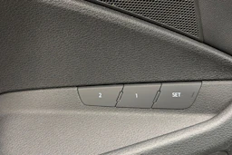 Ruskea (beige) Audi Q8 e-tron 2024 kuva 14.