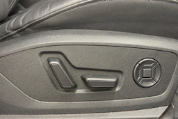 Ruskea (beige) Audi Q8 e-tron 2024 kuva 15.