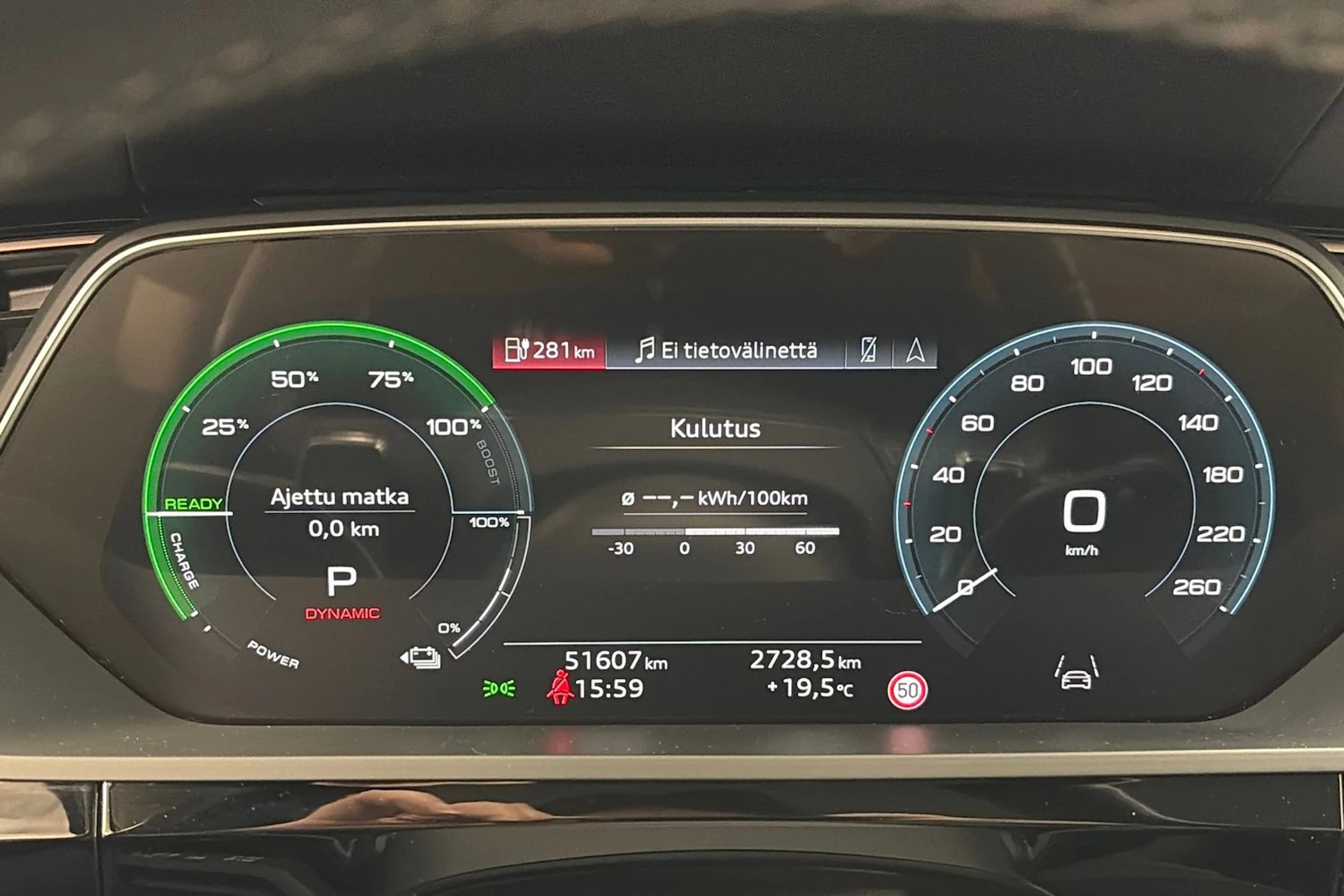 Ruskea (beige) Audi Q8 e-tron 2024 kuva 16.