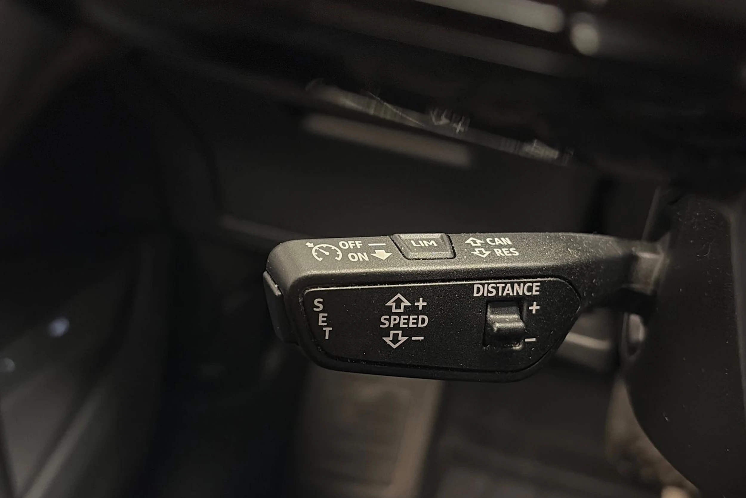 Ruskea (beige) Audi Q8 e-tron 2024 kuva 19.