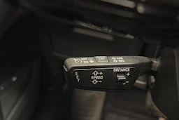 Ruskea (beige) Audi Q8 e-tron 2024 kuva 19.