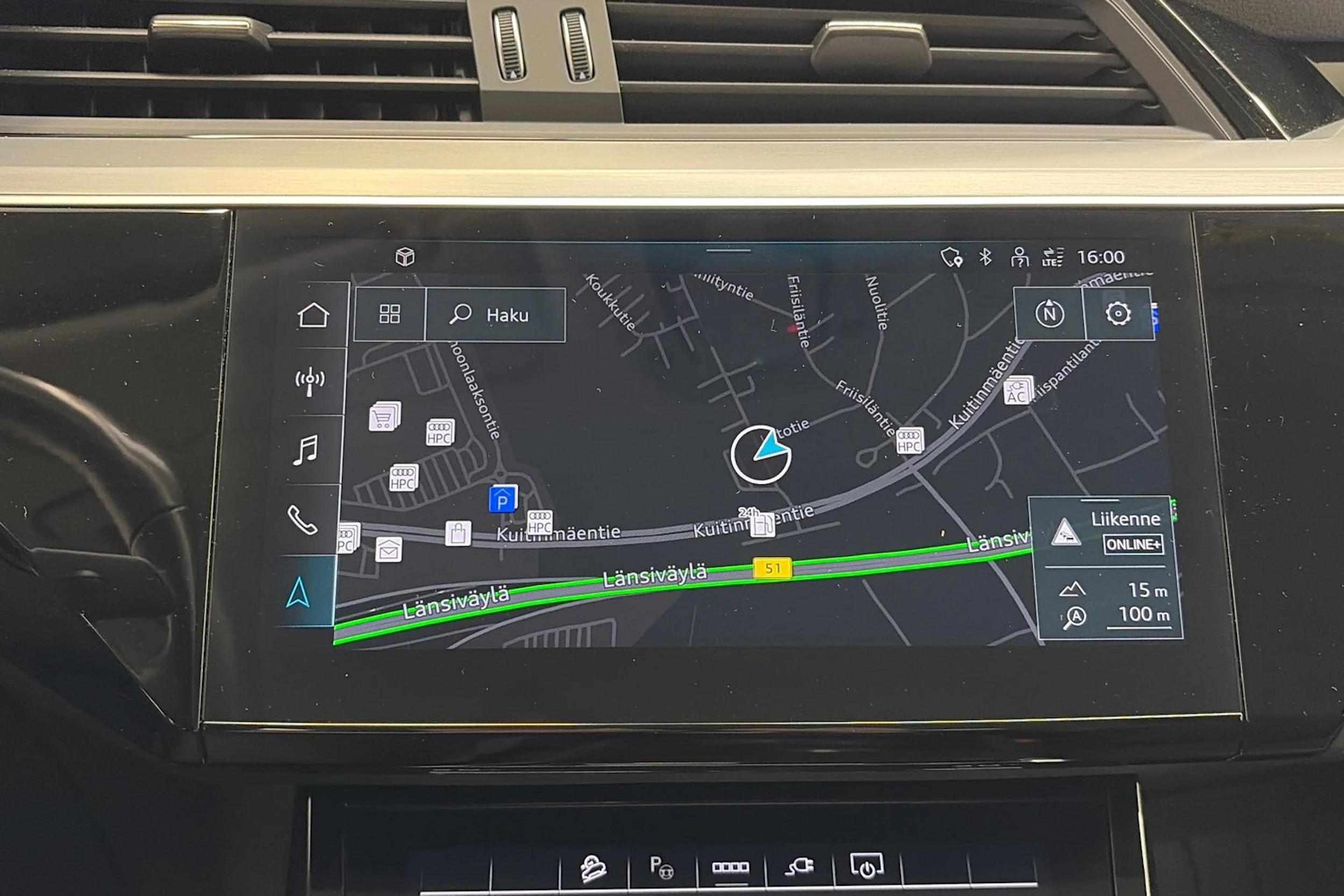 Ruskea (beige) Audi Q8 e-tron 2024 kuva 20.