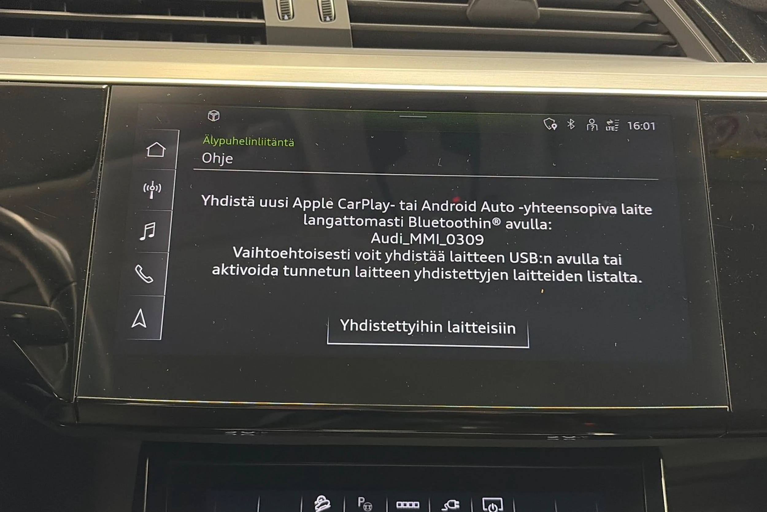 Ruskea (beige) Audi Q8 e-tron 2024 kuva 22.