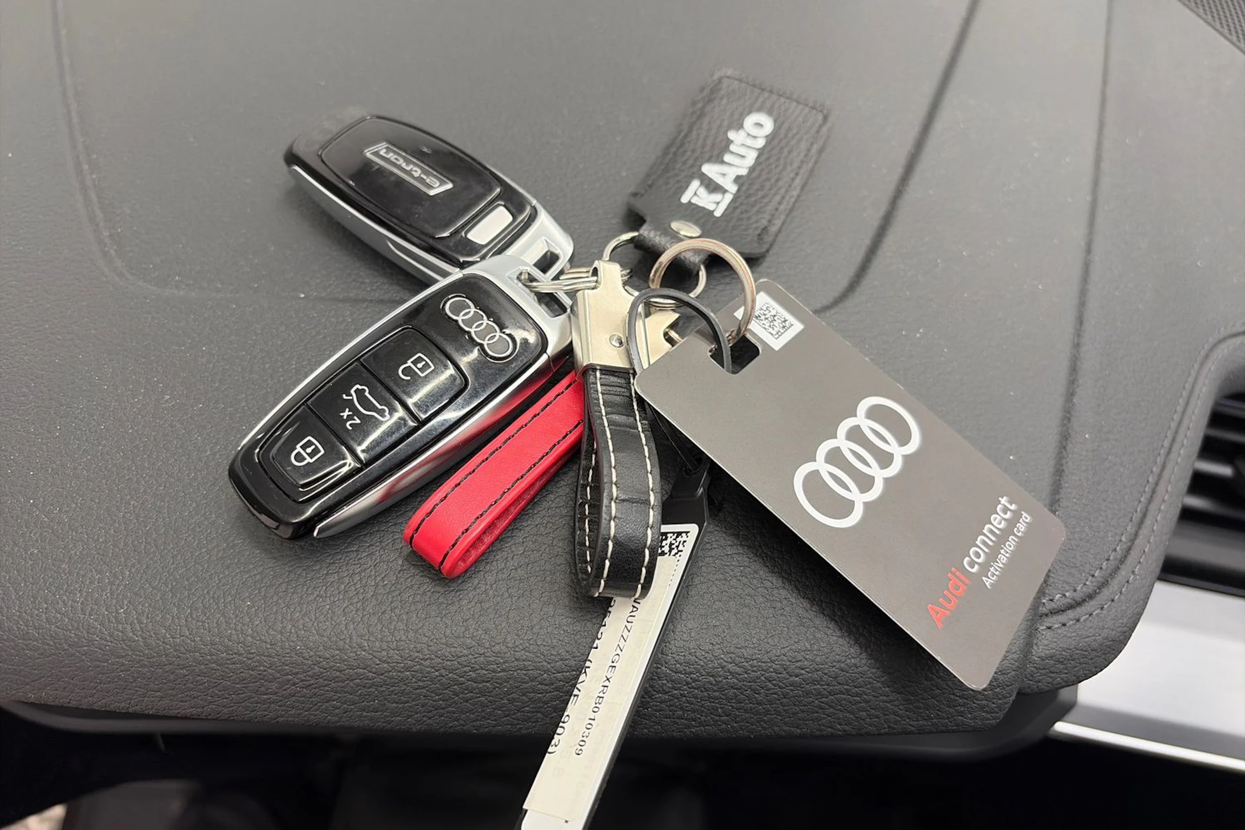 Ruskea (beige) Audi Q8 e-tron 2024 kuva 28.