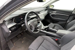 harmaa Audi Q8 e-tron 2024 kuva 3.