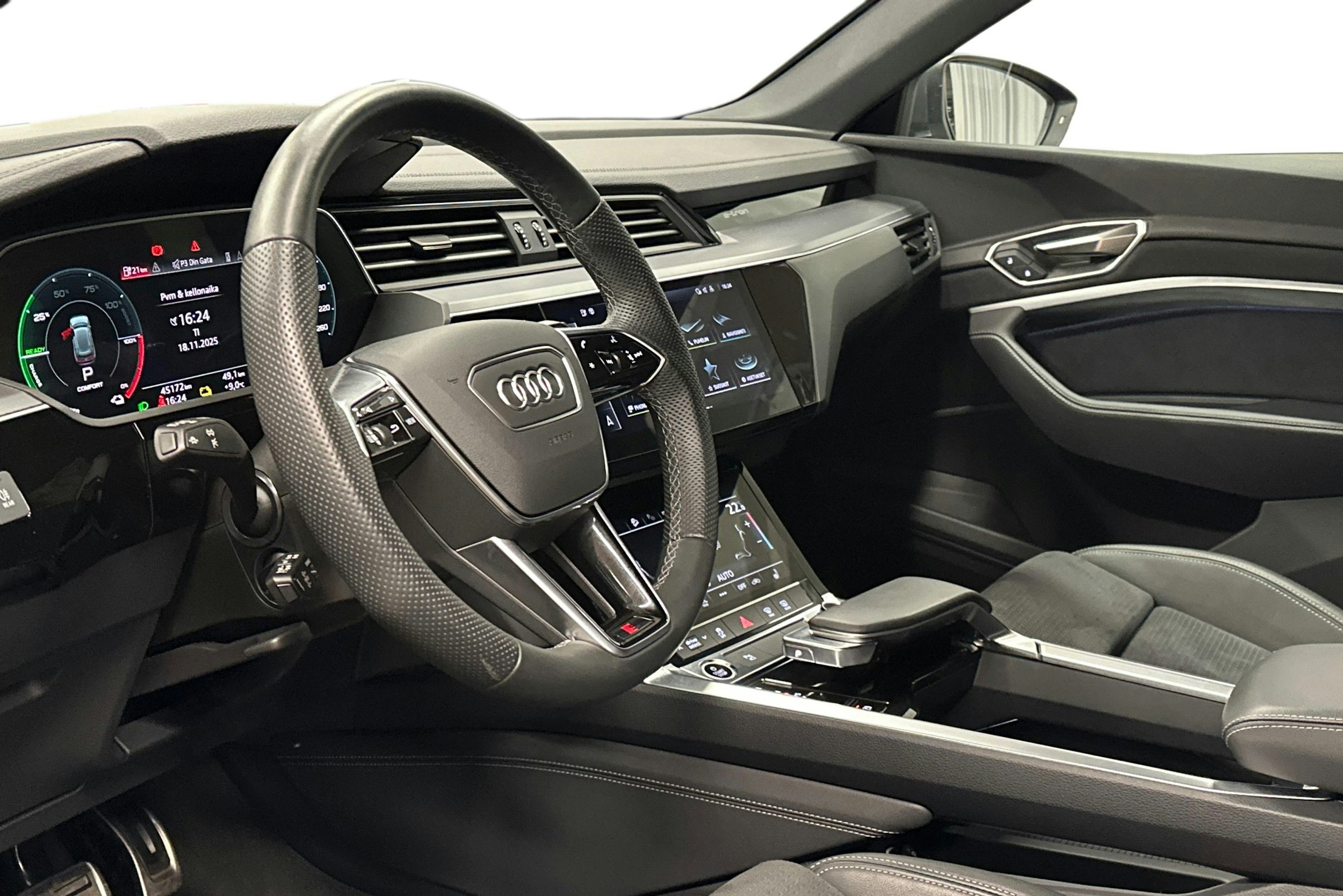 harmaa Audi Q8 e-tron 2024 kuva 7.