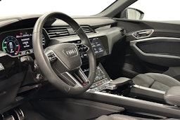 harmaa Audi Q8 e-tron 2024 kuva 7.