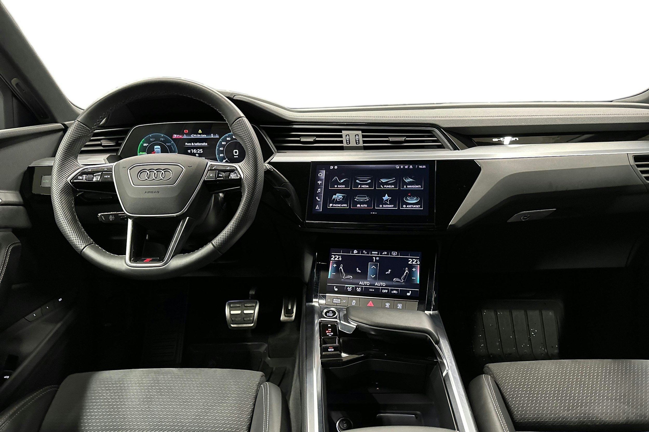 harmaa Audi Q8 e-tron 2024 kuva 9.