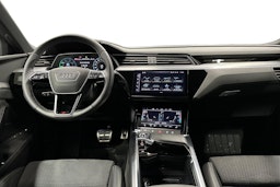 harmaa Audi Q8 e-tron 2024 kuva 9.