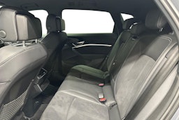 harmaa Audi Q8 e-tron 2024 kuva 10.